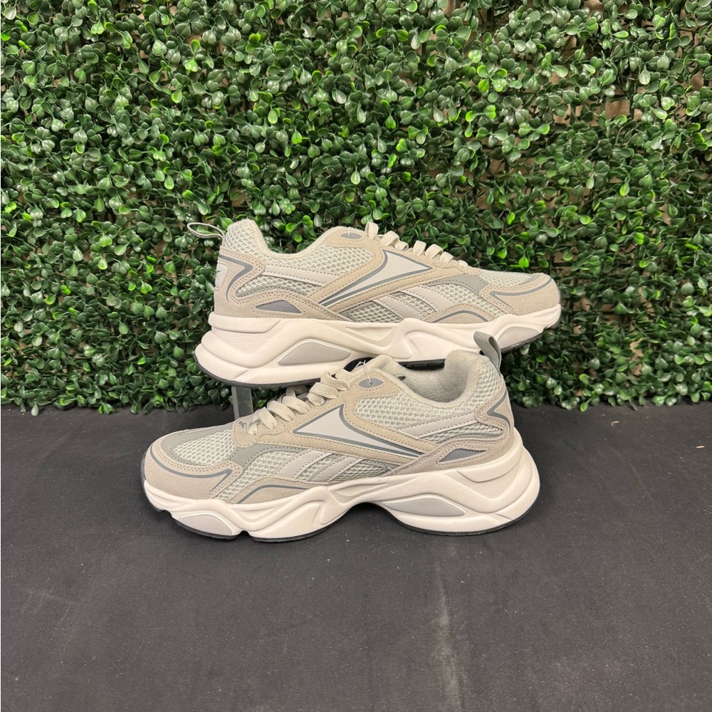 Reebok Charge Tennis Shoes - M9 - Picture 2 of 9